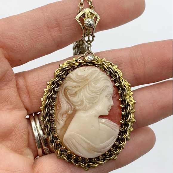 Vintage large cameo on multistrand layered tiered mixed chain necklace - Picture 8 of 14